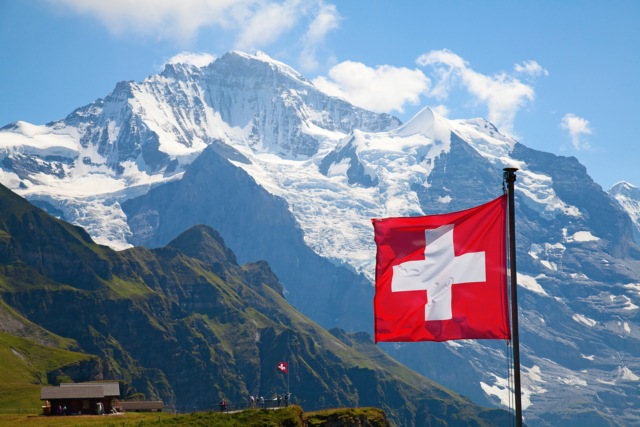 「星空财经」瑞士联邦议已批准加密货币监管的议案，旨在遏制其相关风险
